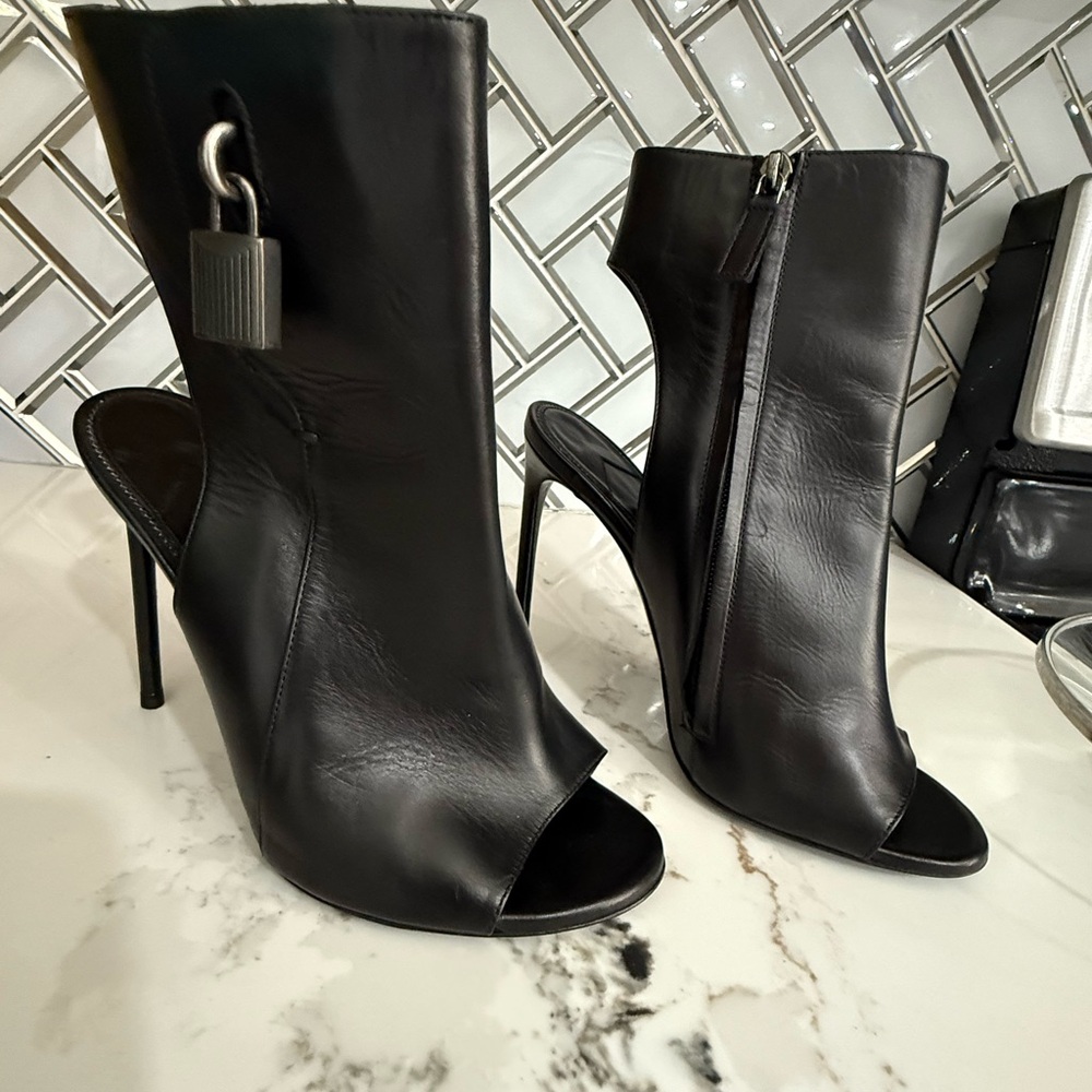 TOM FORD Black Leather Women's Booties. Worn ONCE!